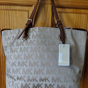 Michael Kors Jet Set item Grab Tote Bag